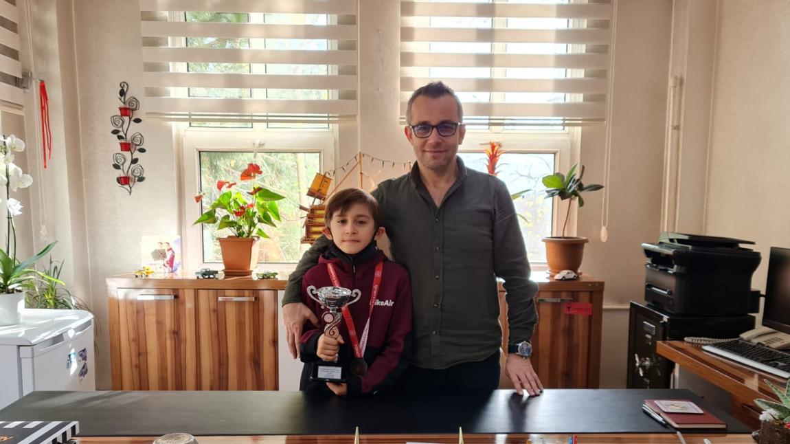 Açık Yaş Kategori Satranç Turnası Üçüncüsü