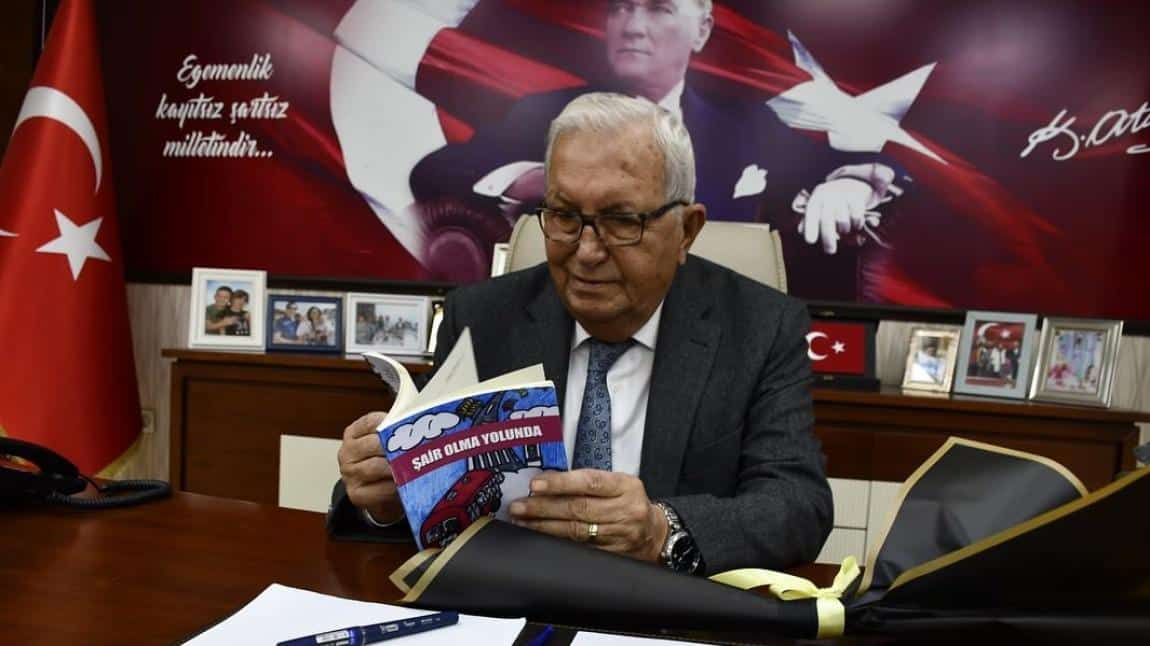 4B Öğrencileri Kitaplarını Kdz. Ereğli Belediye Başkanı Sayın Halil Posbıyık' a Hediye Etti